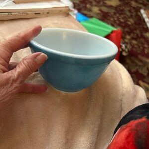 Vintage Pyrex 401 Blue mixing/nesting bowl
